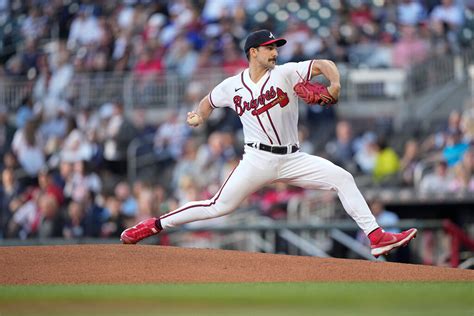 Strider takes no-hitter into 8th, Ks 13 as Braves snap skid